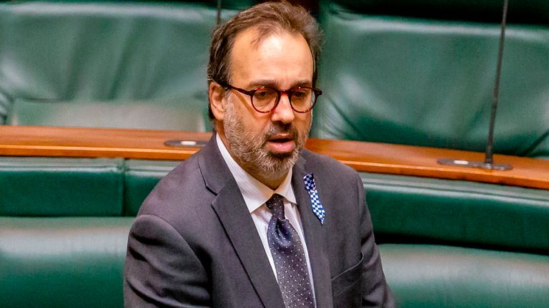 Le député australien Martin Pakula espère que Djokovic se fera vacciner et pourra jouer à l'Open d'Australie