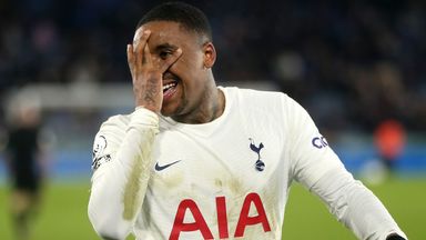 Image of Steven Bergwijn celebrates after scoring a 95th-minute winner against Leicester