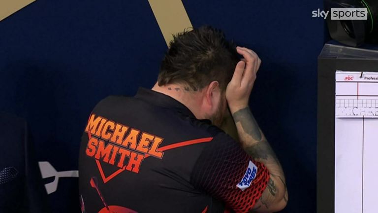 Peter Wright paid a thrilling tribute to Michael Smith after beating 