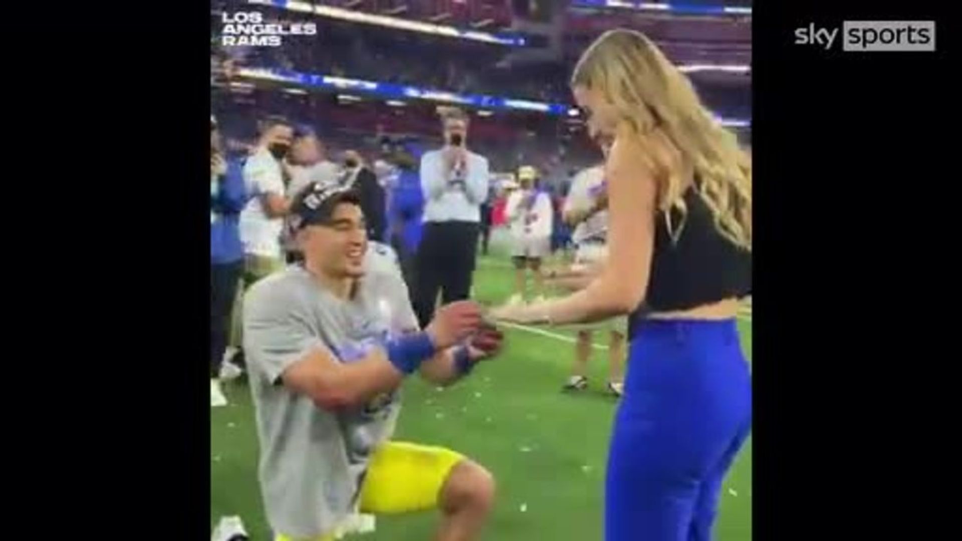 Rams star Rapp proposes after Super Bowl win