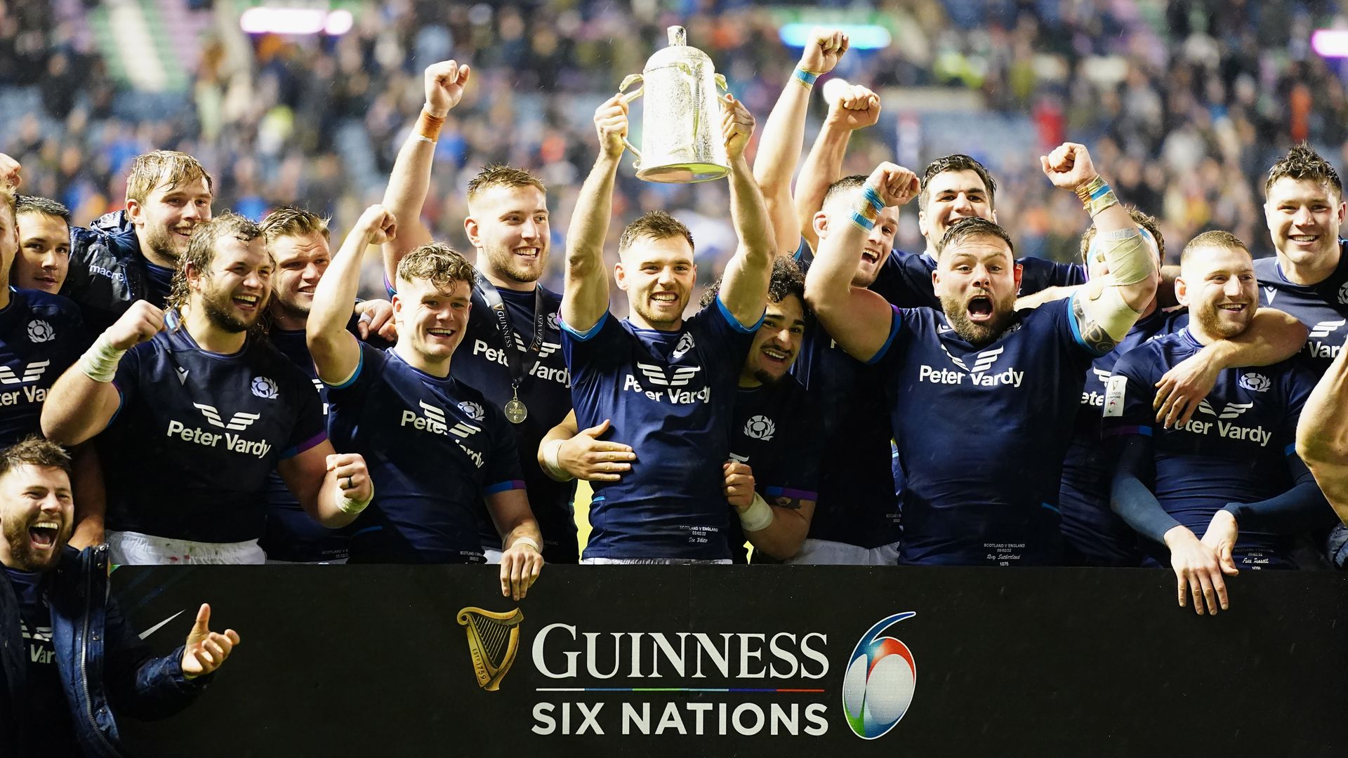 Scotland hold on to beat England after penalty try drama