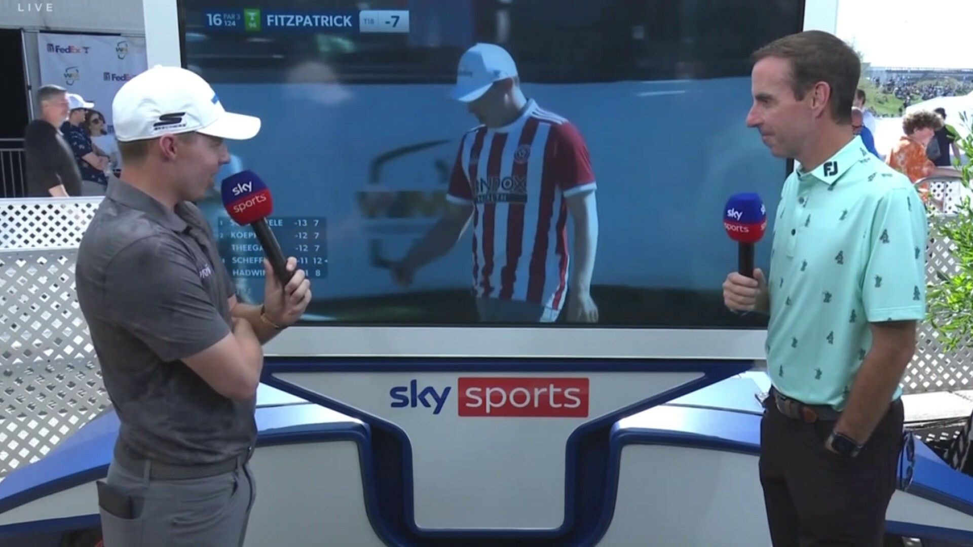 Fitzpatrick wears Sheffield United shirt on 16th!
