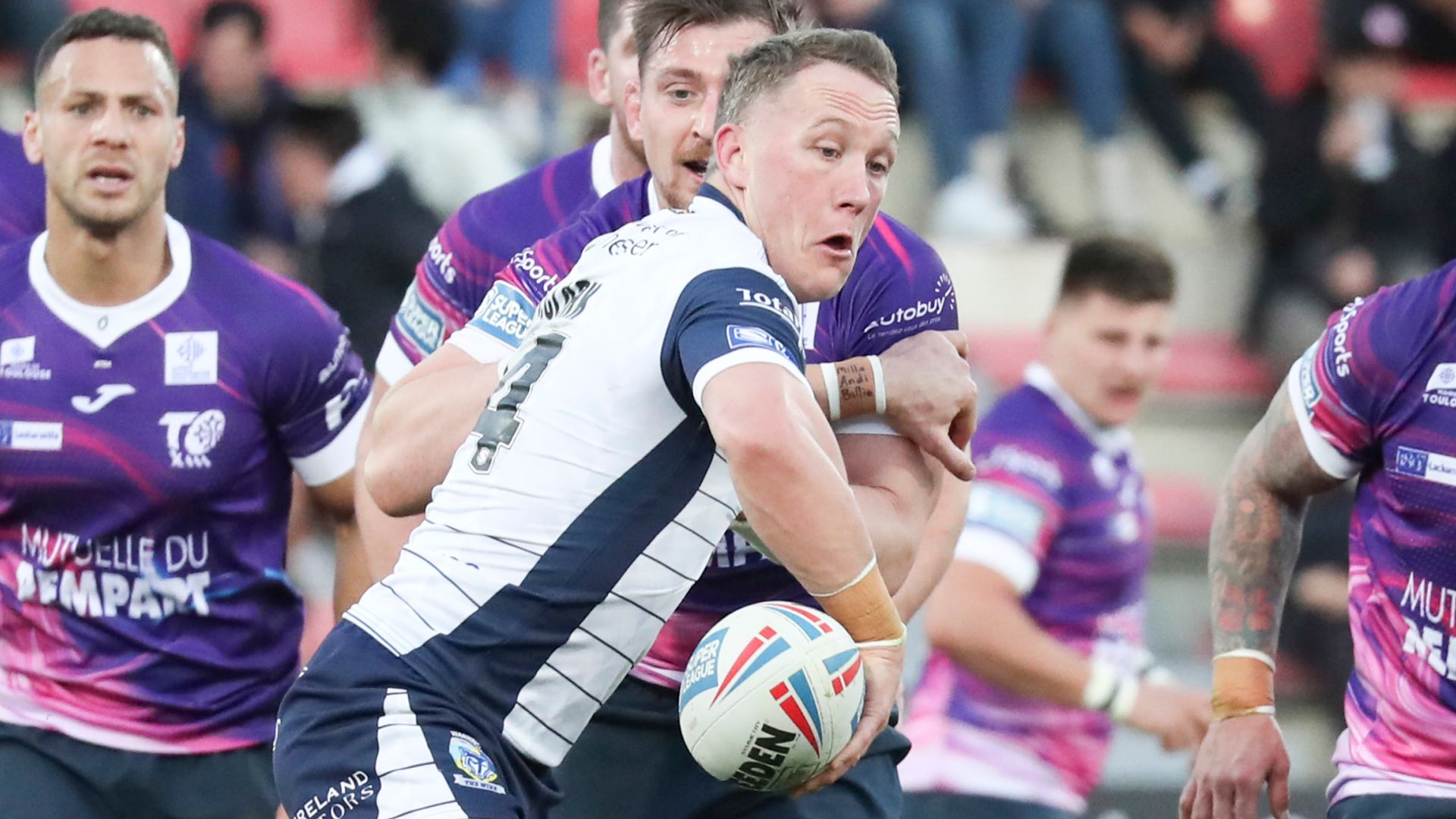 Wolves claw their way past Toulouse