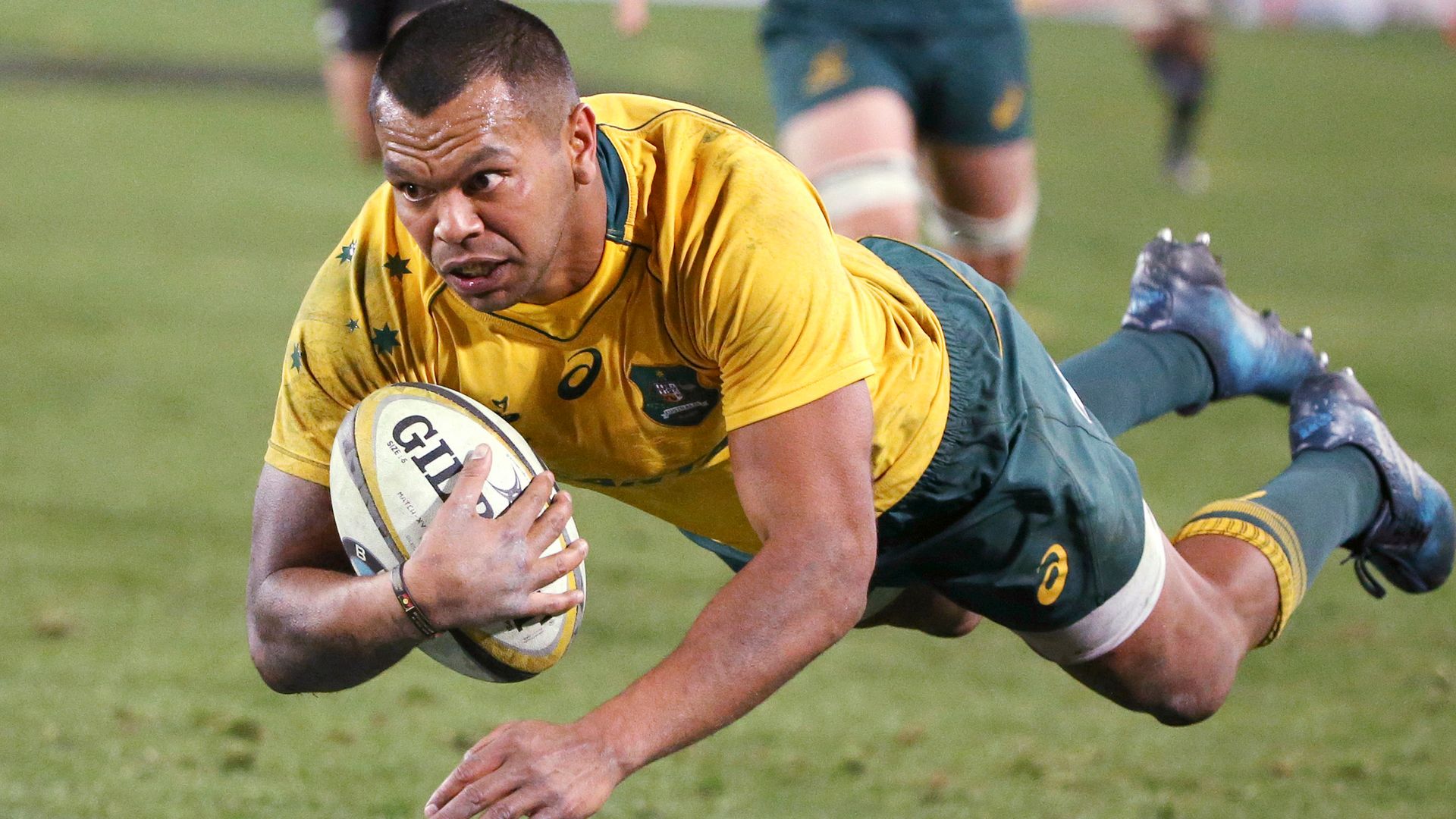 Wallabies veteran Beale to return to Australia