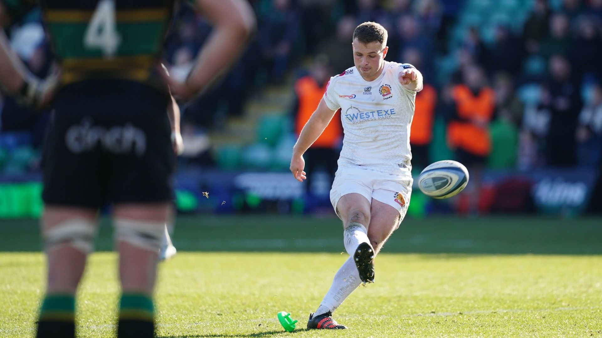 Simmonds kicks Exeter to thrilling win at Saints