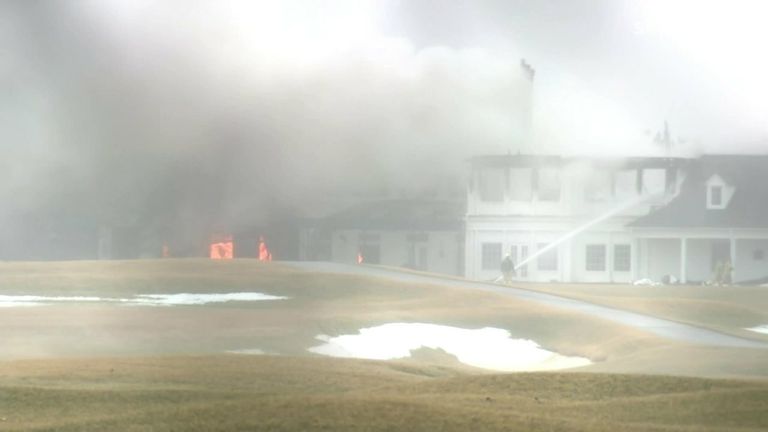 Amerika'nın en ünlü golf kulüplerinden biri büyük bir yangında yutuldu ve büyük bir golf hatırası koleksiyonunun kaybolmasına neden oldu.