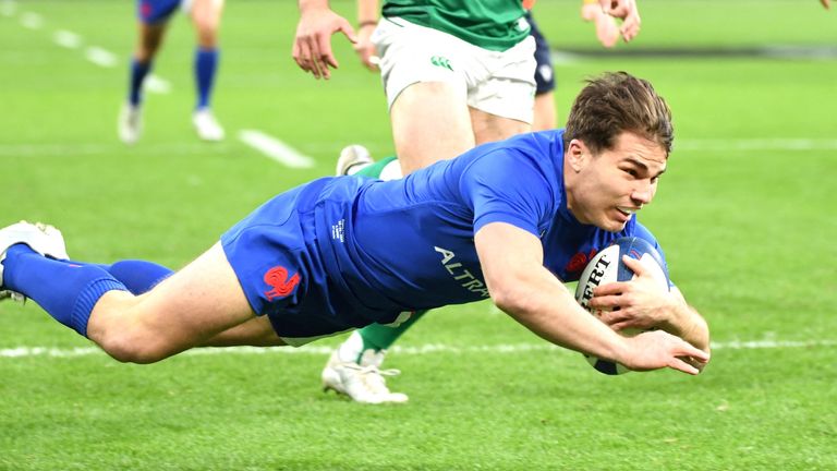 Dupont was over for the opening try after just 67 seconds in Paris 