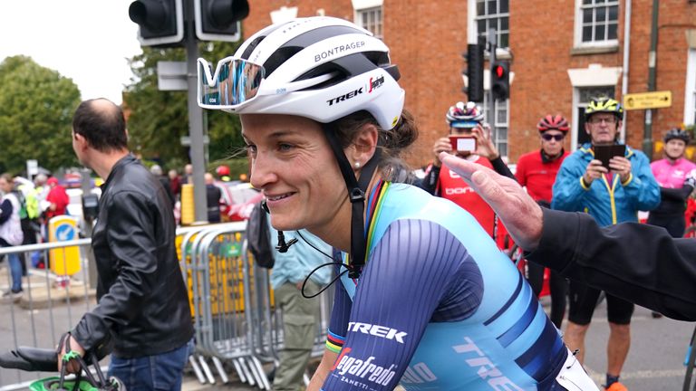 Lizzie Deignan: British cyclist to miss 2022 season after announcing pregnancy but plans to return for 2023 |  Cycling News