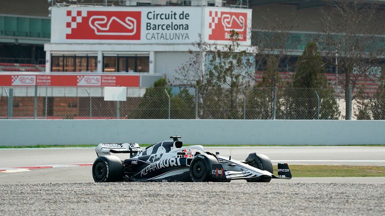 Pierre Gasly var tvåa för AlphaTauri på dag två