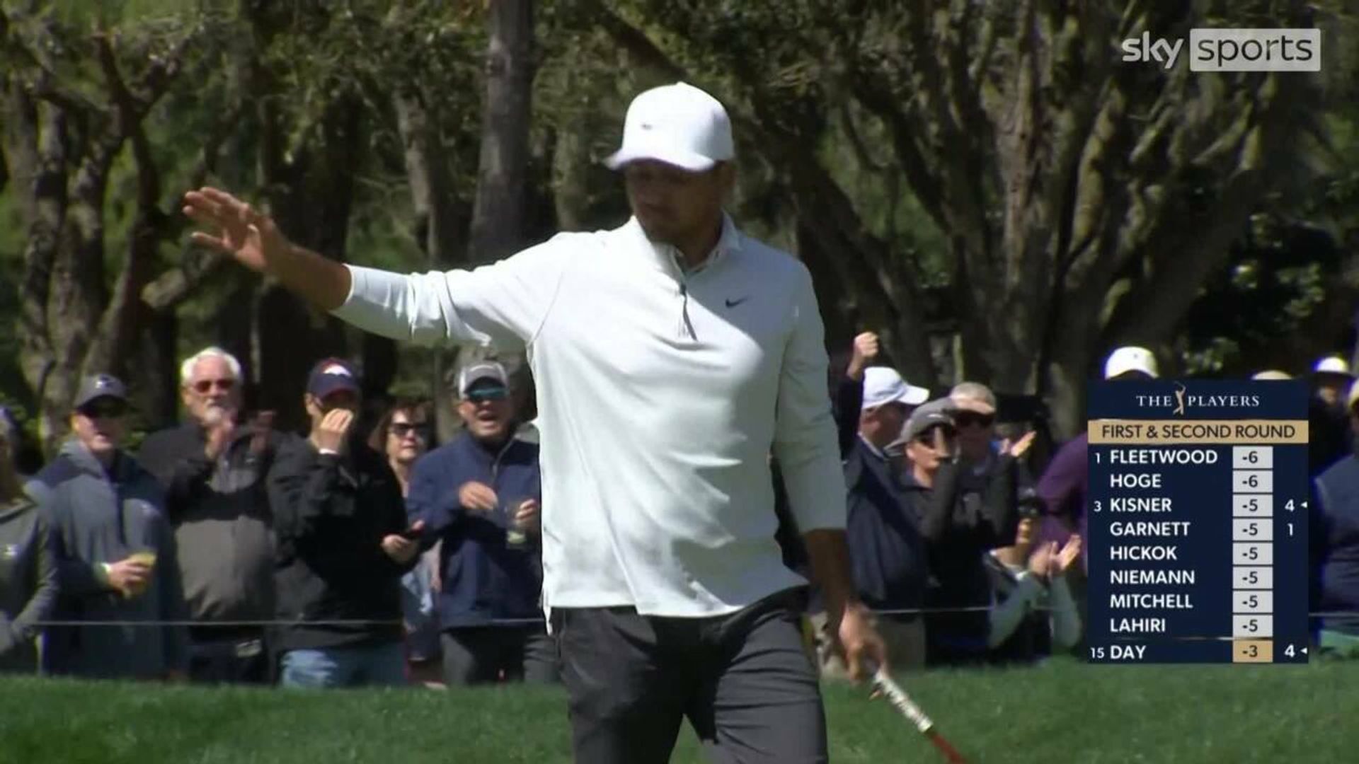 Day holes 80ft putt for par!
