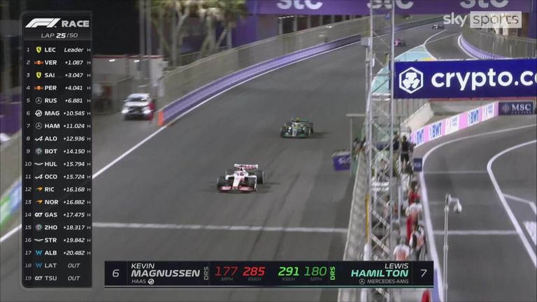 Lewis Hamilton est passé sixième après avoir dépassé Den Haas de Kevin Magnussen.