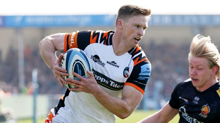Chris Ashton has agreed a new deal after initially signing a short-term contract