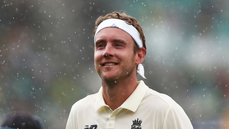 L'ancien frappeur anglais Nick Compton a soutenu Stuart Broad pour prendre la relève en tant que capitaine.