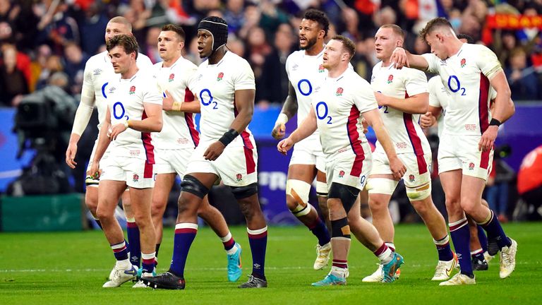England players look dejected during the first half against France
