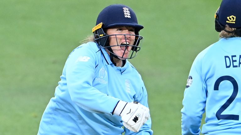 Anya Shrubsole hit the winning runs as England claimed a thrilling one-wicket win over New Zealand