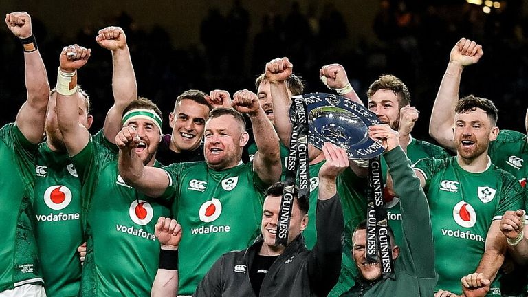 Irlandia merebut Triple Crown di Six Nations tahun lalu.  Bisakah mereka melangkah lebih jauh tahun ini? 