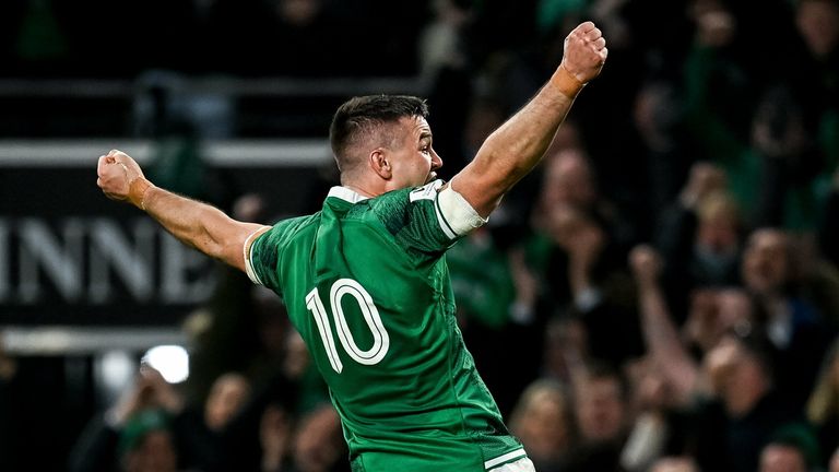 Irish skipper Johnny Sexton celebrates the side's late bonus-point clinching try 