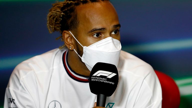     Lewis Hamilton admite que es 'difícil algunos días mantenerse positivo' después de un 'año difícil'
