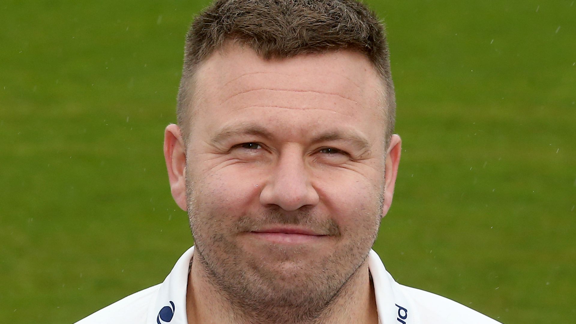 County Championship: Essex edge past Somerset