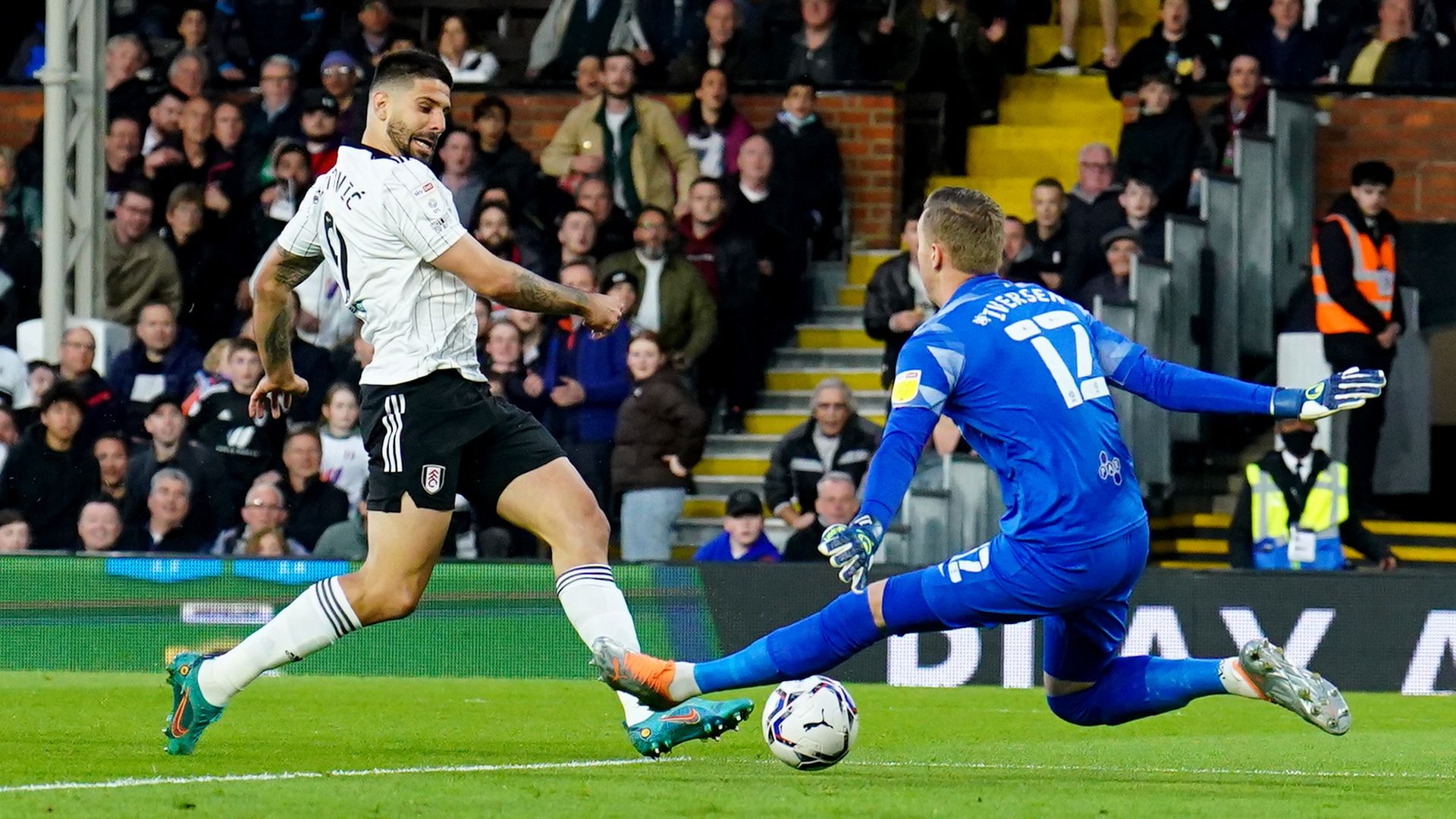 EFL: Fulham lead 2-0 as they close on promotion to PL LIVE!