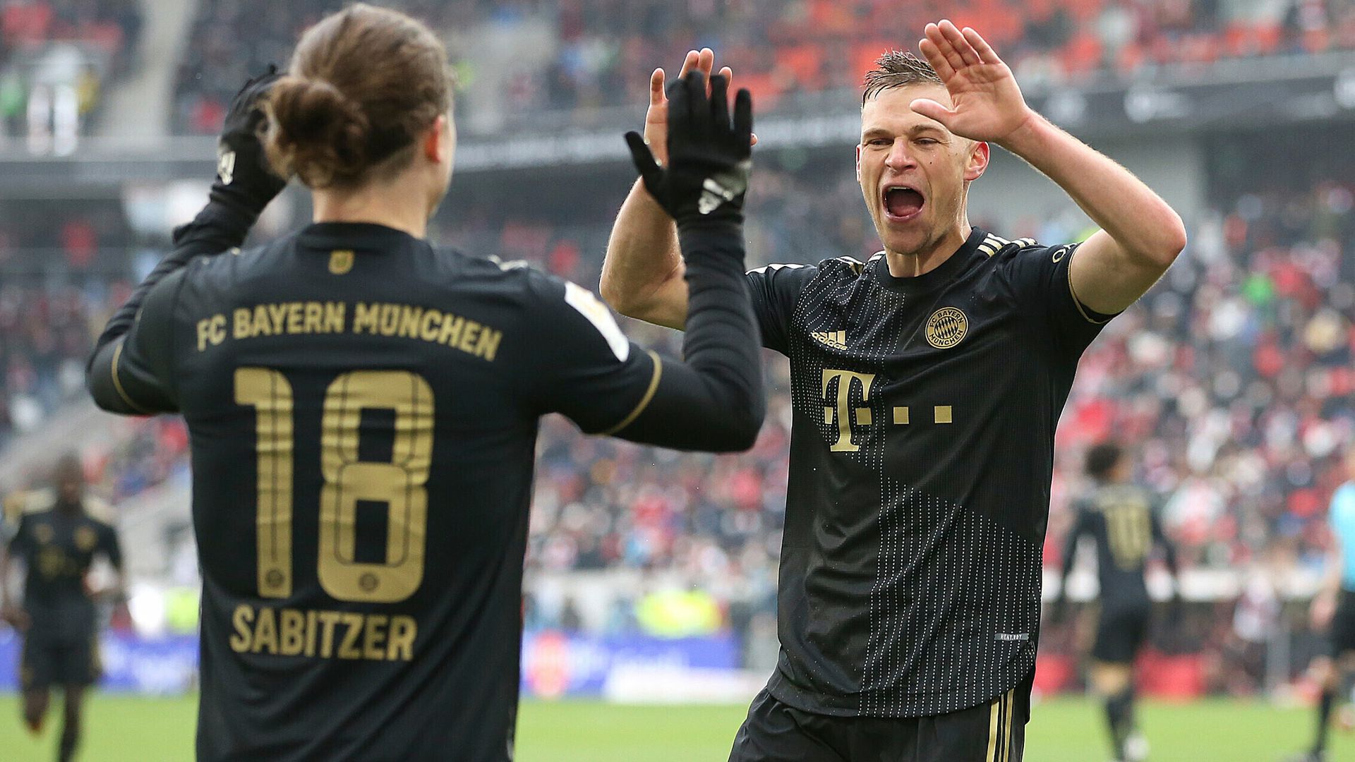 Euro round-up: Bayern play with 12 men on way to win