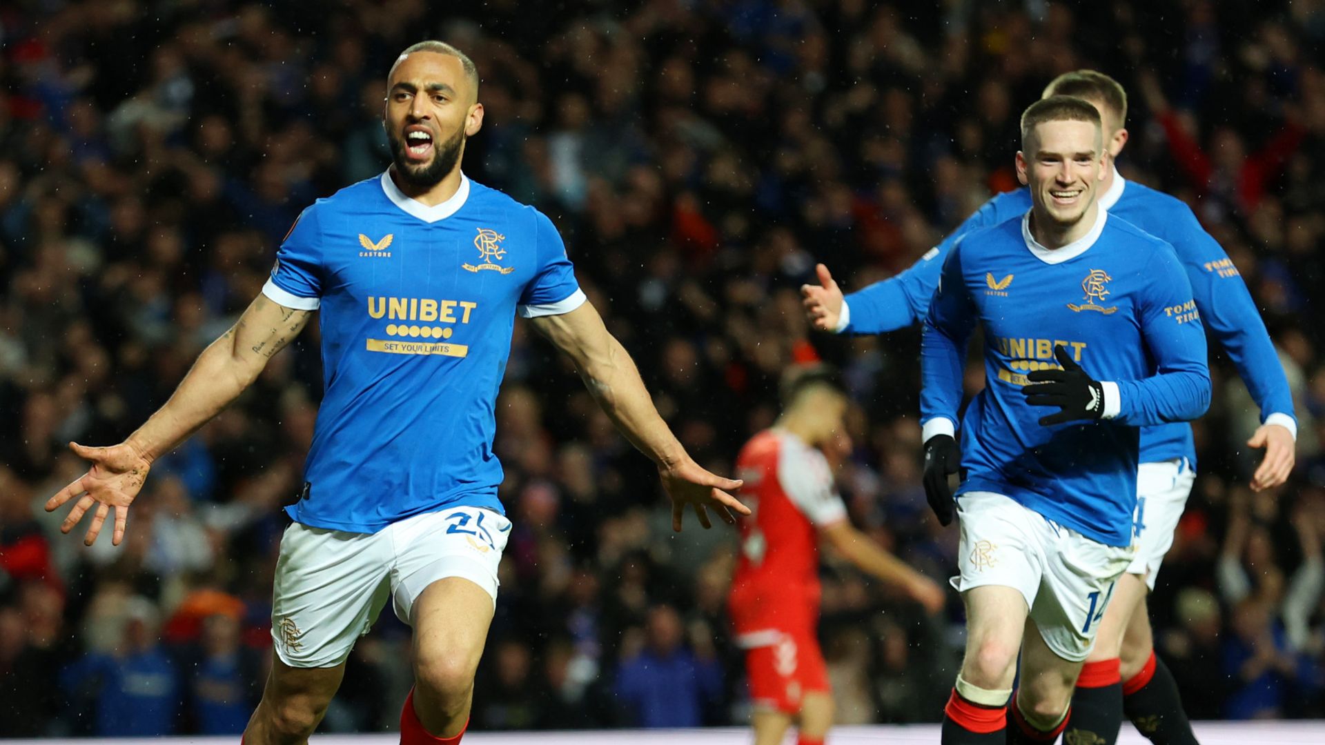 Roofe's ET strike sends Rangers into semis | GVB: 'A major achievement'