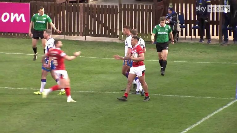 Highlights of the Betfred Super League match between Wakefield Trinity and the Salford Reds