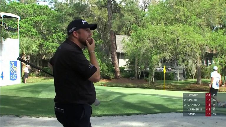 Shane Lowry perdió su liderazgo en el RBC Heritage después de un costoso error en el puesto 14, saltando de la arena al agua en su camino hacia el doble sigilo.