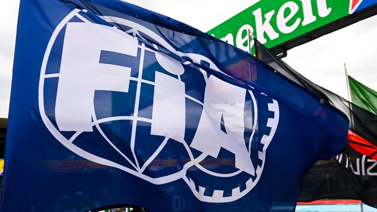 A FIA está a investigar o gesto de Artem Severiukhin no pódio em Portugal