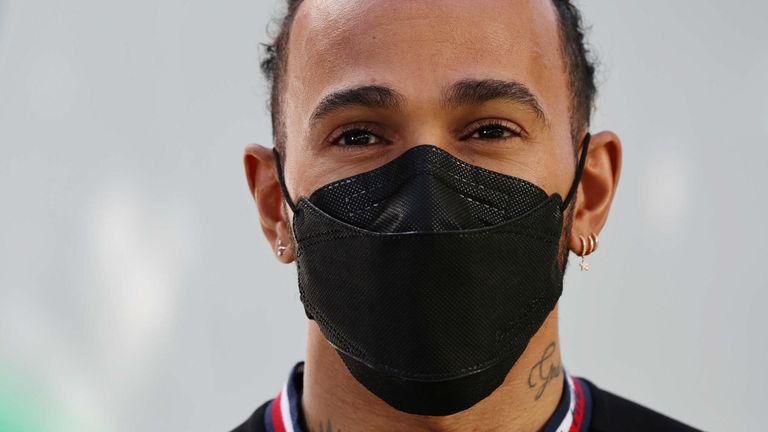  Hamilton says he has 'no plans' to remove his jewellery