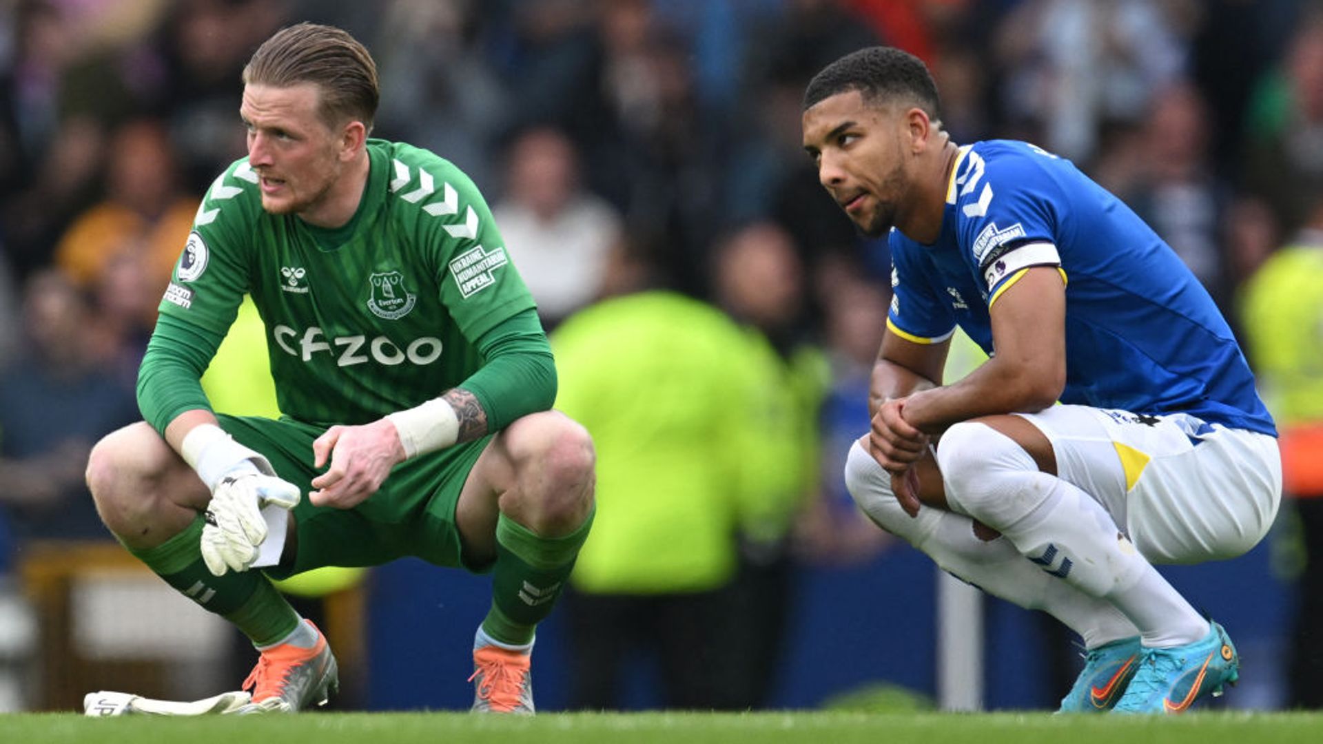 Nine-man Everton denied safety by quick Brentford double