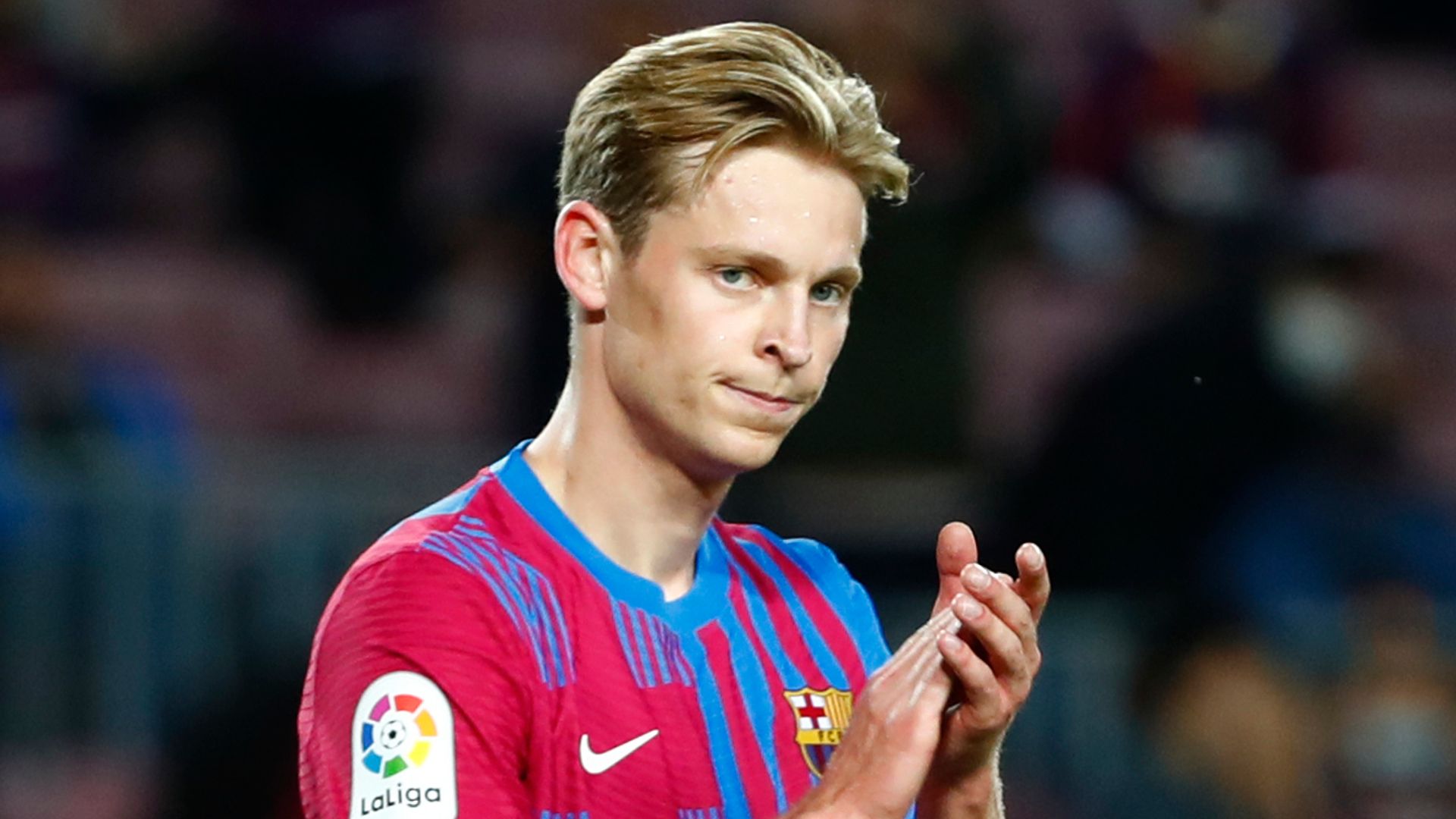 Man Utd interested in Barcelona midfielder De Jong