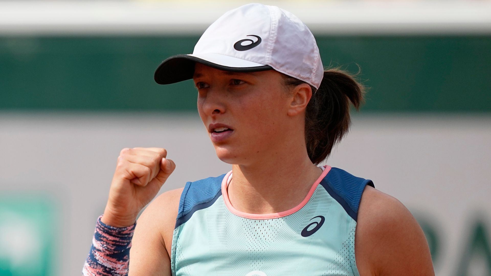 Dua Lipa got Swiatek through French Open setback