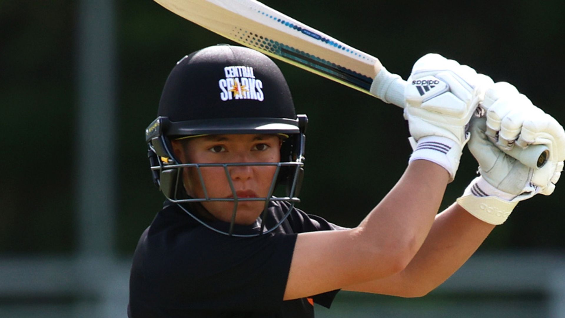 Issy Wong shines as Sparks beat defending-champion Stars