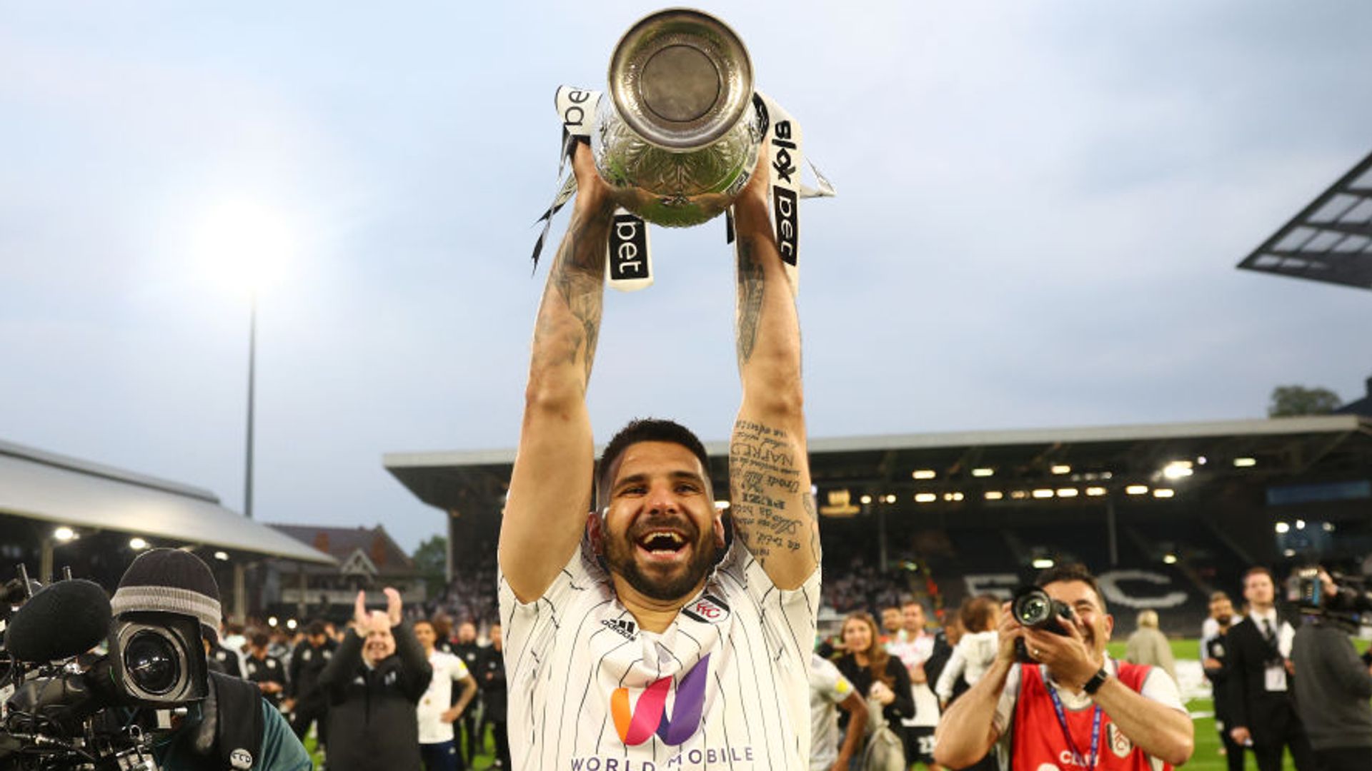 Fulham clinch Championship title as Mitro breaks scoring record