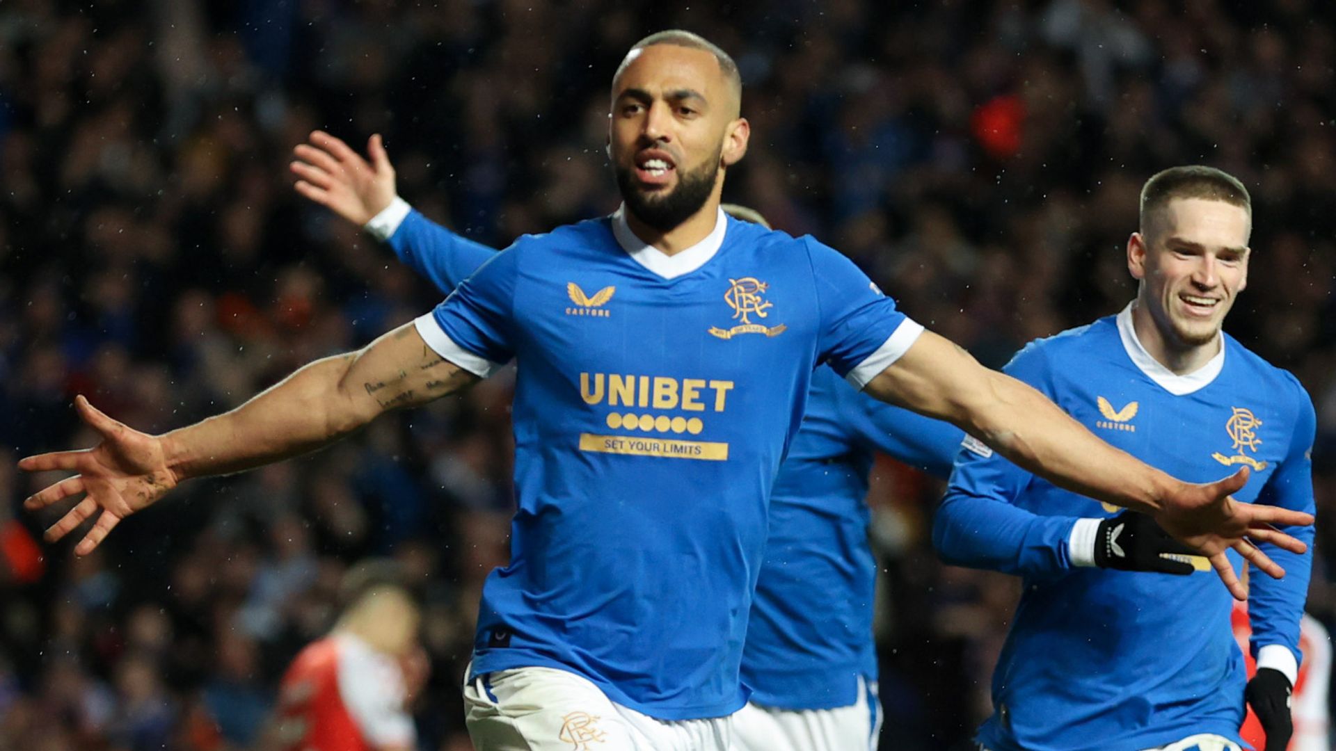 Roofe passed fit for Rangers' Europa League final