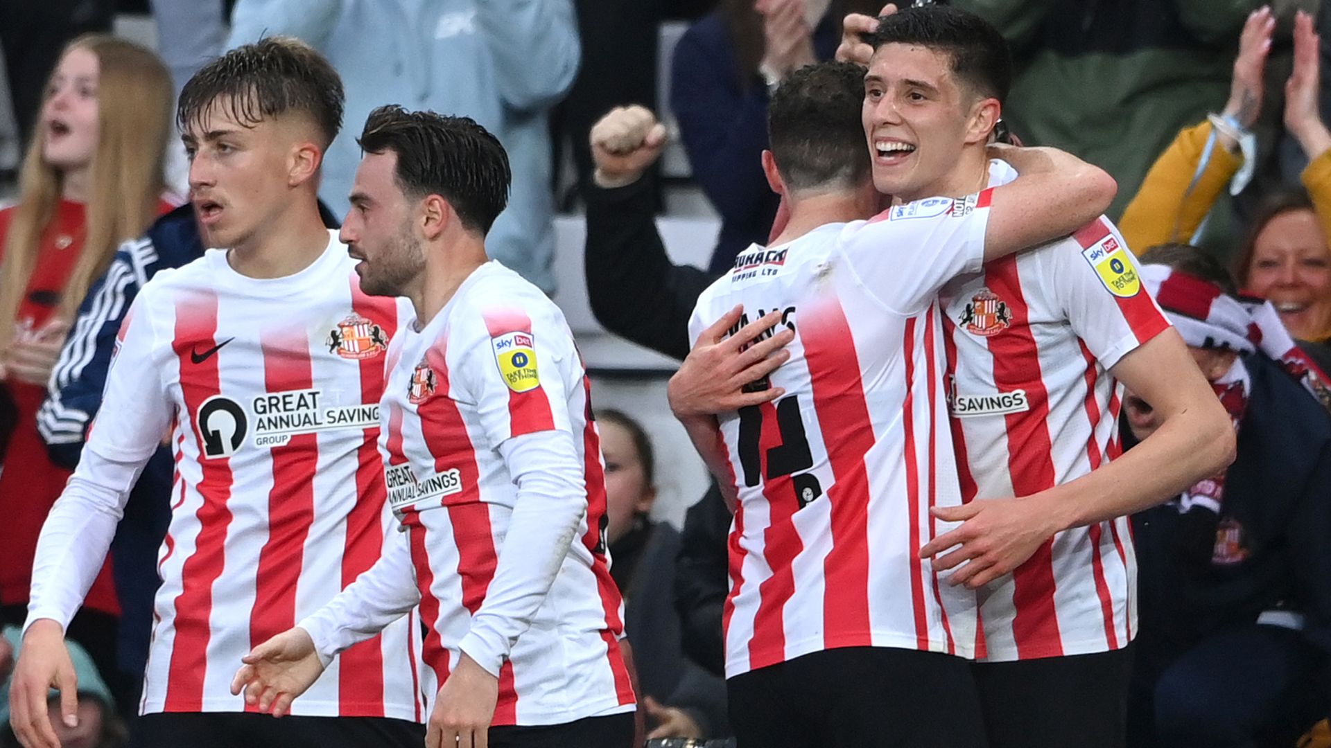 Sunderland edge Sheff Wed in first leg of play-off tie