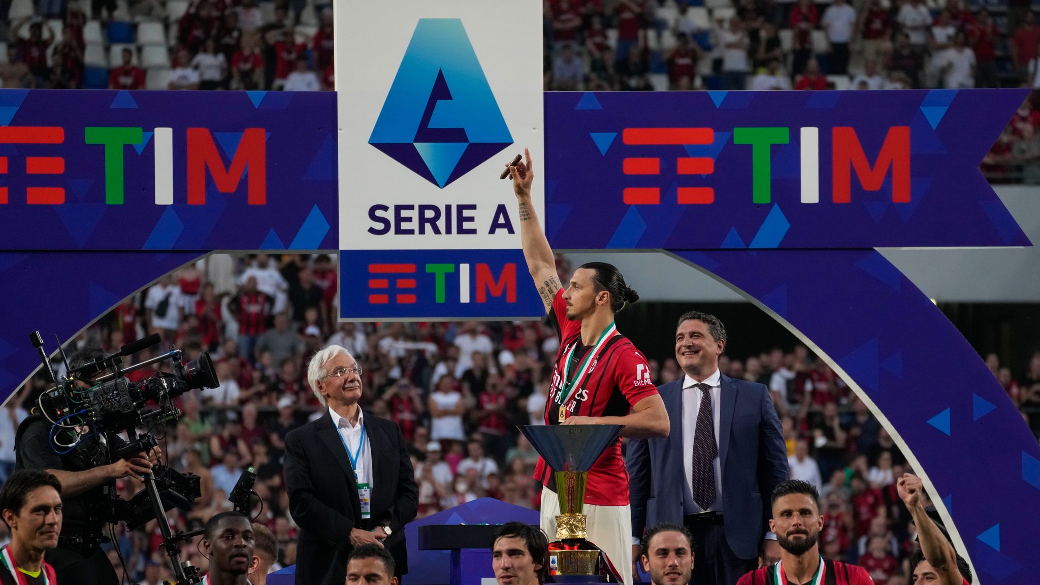 Zlatan Ibrahimovic's epic speech after AC Milan win Serie A - Futbol on  FanNation