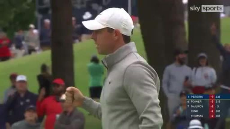 Rory McIlroy a fait une poussée tardive pour une victoire improbable au championnat PGA, affichant quatre birdies consécutifs au début de son tour final