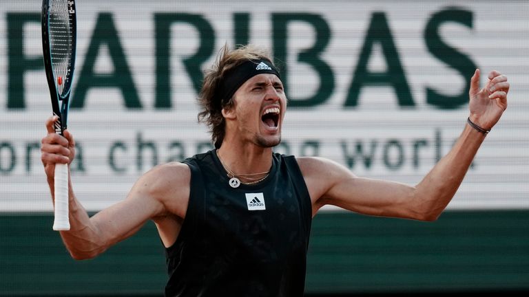 Alexander Zverev domó al adolescente de altos vuelos y al español Carlos Alcaraz para llegar a las semifinales del Abierto de Francia