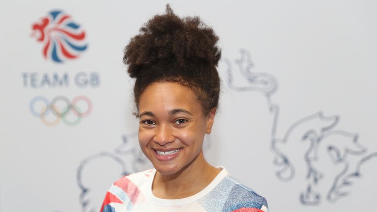 La nadadora de maratón Alice Dearing es la primera nadadora negra en calificar y competir para el Equipo GB en unos Juegos Olímpicos.