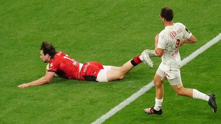 Lyon outside-centre Pierre-Louis Barassi scored their crucial third try