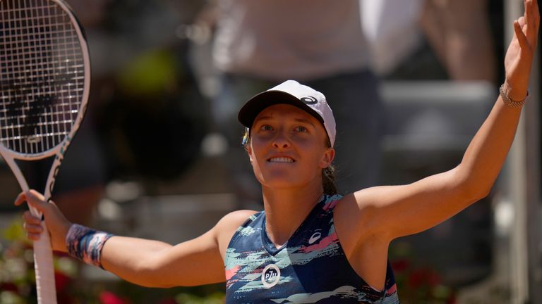 Iga Swiatek celebra su camino al éxito del Abierto de Italia la semana pasada