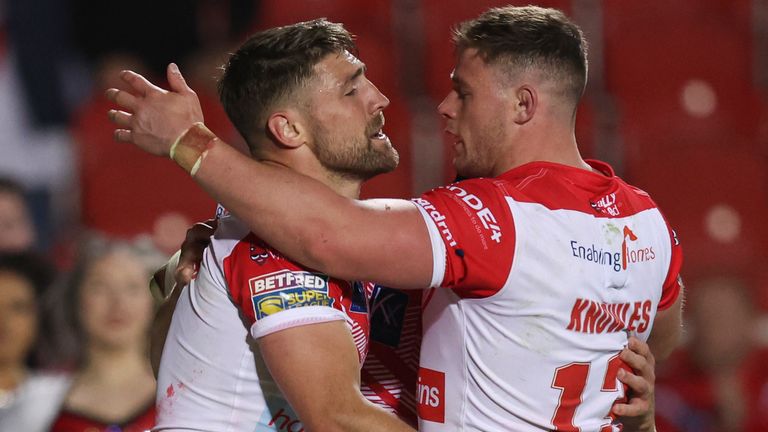 Makinson and Saints were put under big pressure by Hull, but withstood it and were ruthless in attack 