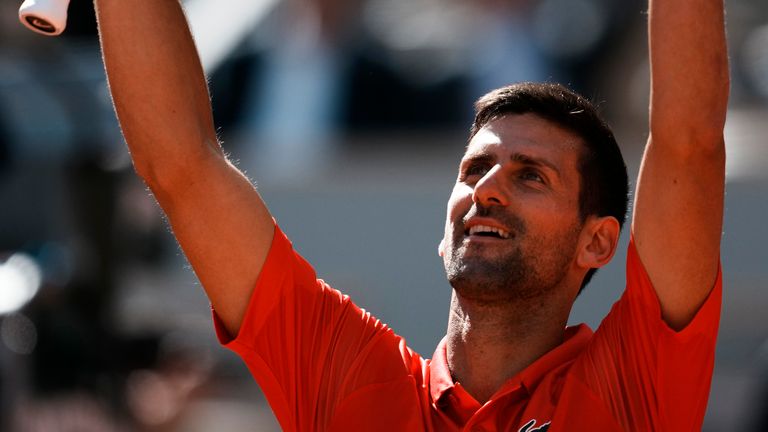 Djokovic looks concentrated in Paris and easily reached the fourth round