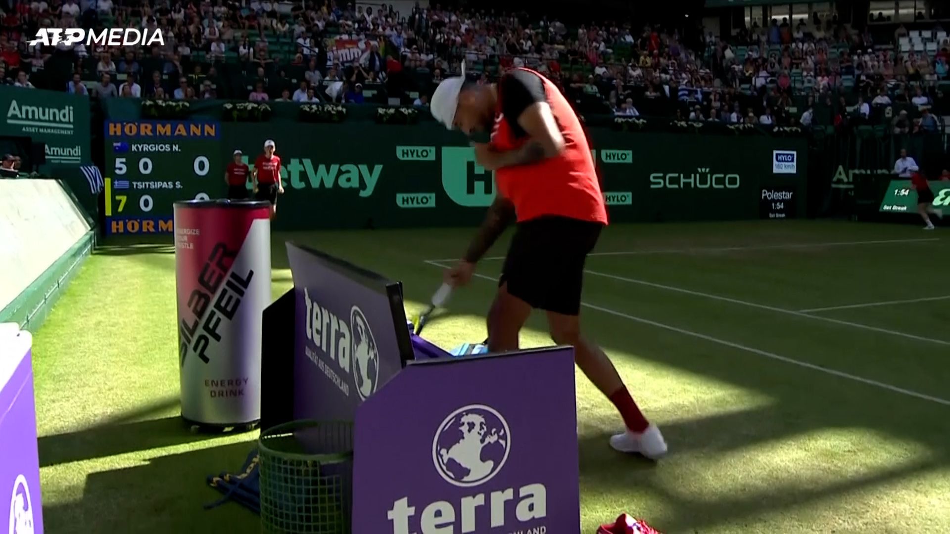 Kyrgios smashes racquet | Explodes at umpire