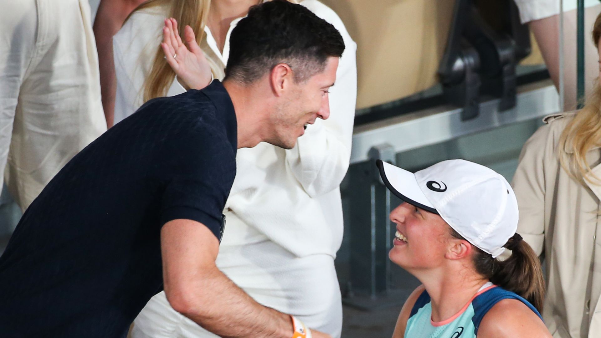 Swiatek 'overwhelmed' by Lewandowski support & 'doing more' than Serena