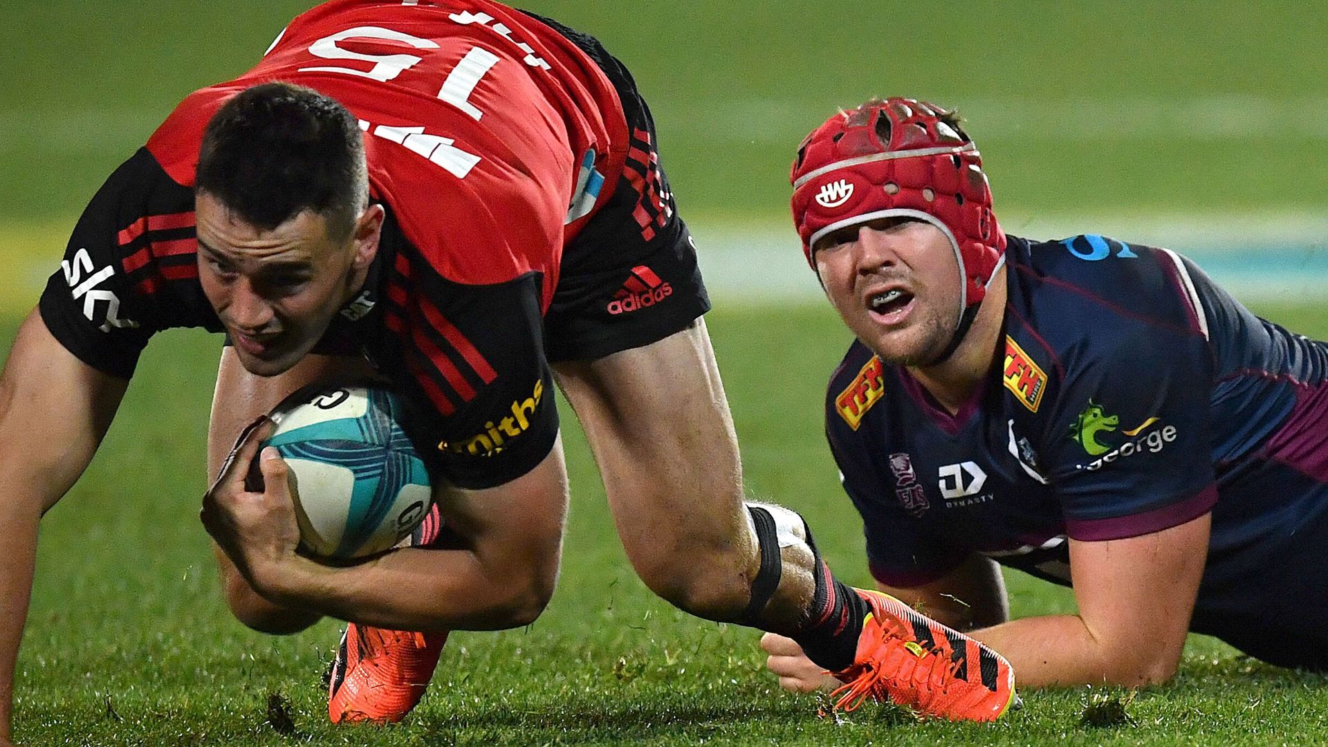 Crusaders storm into Super Rugby semi-finals