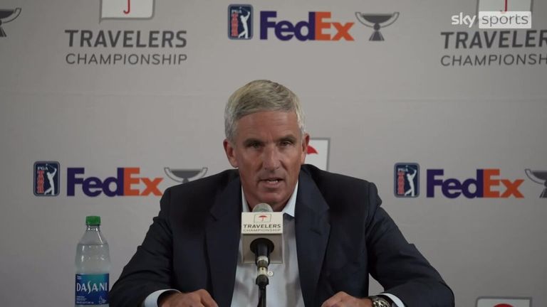 El comisionado del PGA Tour, Jay Monahan, dice que no pueden competir financieramente con la LIV Invitational Series respaldada por Arabia Saudita en una declaración dada antes del Travelers Championship.