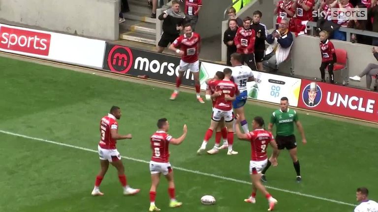 Highlights of the Super League game between Salford Red Devils and Wakefield Trinity. 